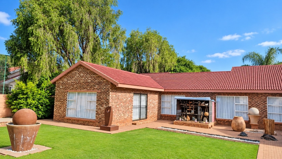 4 Bedroom Property for Sale in Wilkoppies North West